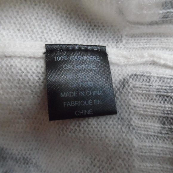 NWT 360 Cashmere Skull Jolie V-neck Chalk Sweater White Cream Small - Picture 9 of 10